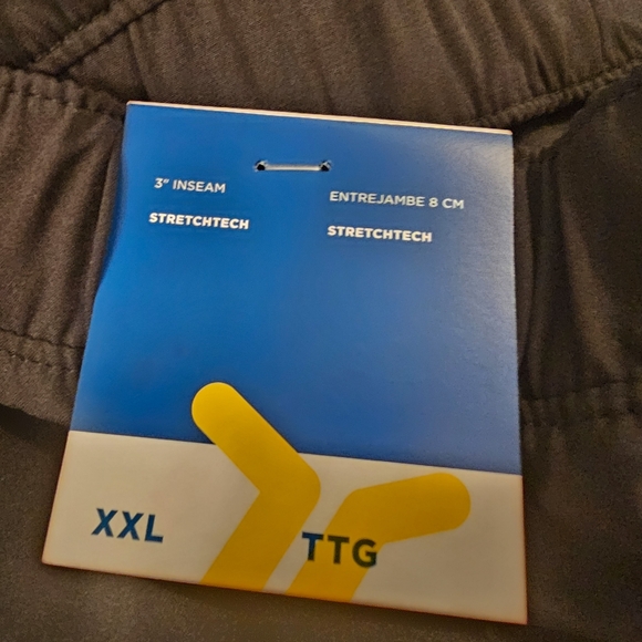 Black Old Navy Women's Mid-Rise StretchTech Run Shorts - Picture 6 of 9